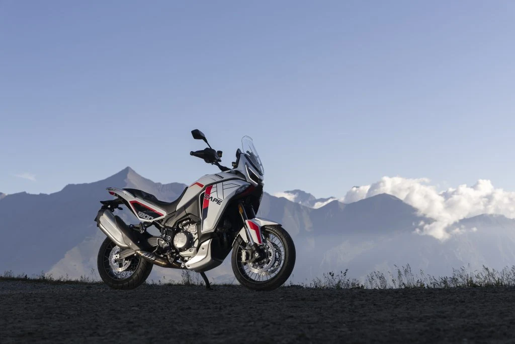 X-CAPE 1200: LA ÚLTIMA FRONTERA DE LA AVENTURA DE MOTO MORINI
